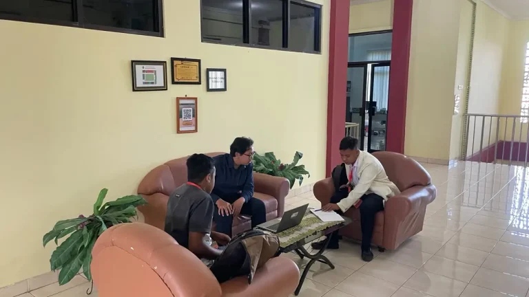 Dukung Pengembangan Ilmu Hukum, Hakim PA Waingapu Terima Wawancara Mahasiswa Unkriswina Sumba