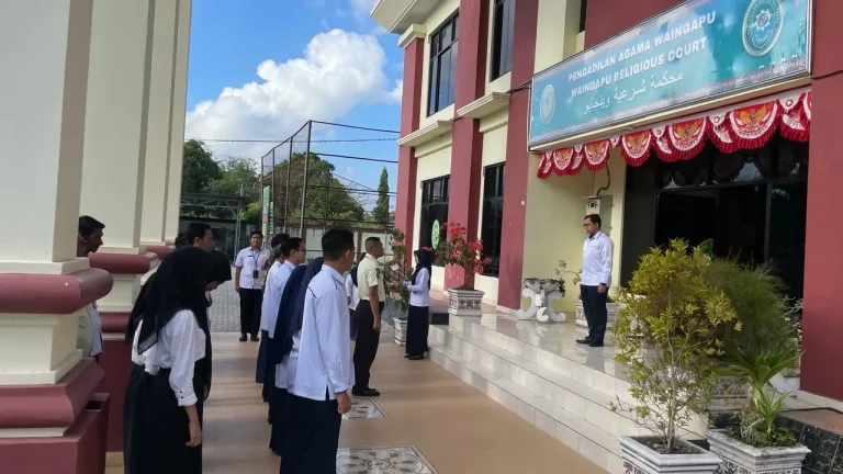 Awali Agustus, Hakim PA Waingapu Tekankan Pentingnya Kompetensi dan Integritas