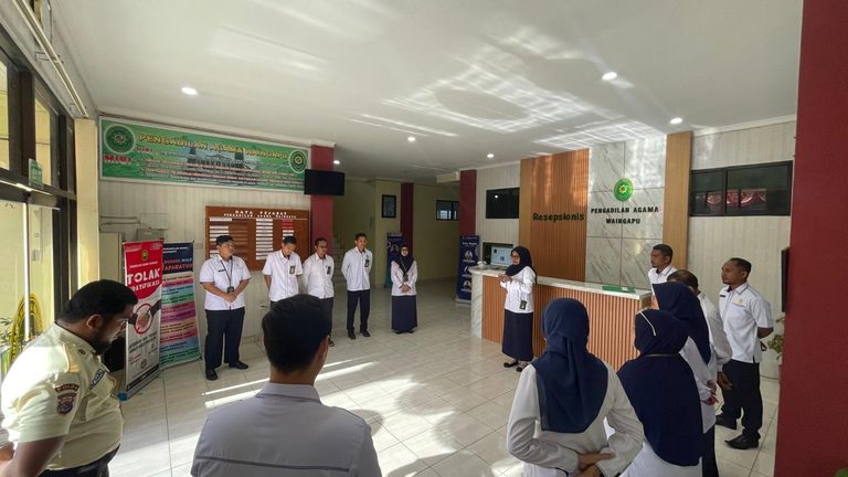 Tekankan Pentingnya Integritas, Kasubbag Umum dan Keuangan PA Waingapu Pimpin Briefing Pagi