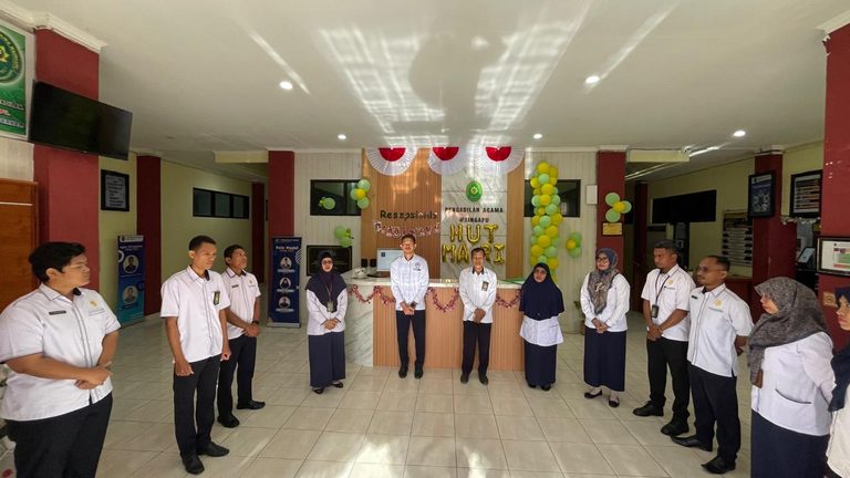 Awali Hari dengan Disiplin, Panitera Muda Hukum PA Waingapu Dorong Peningkatan Kualitas Pelayanan